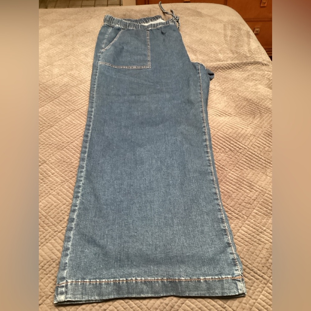 Style & Co. Light Blue Wide-Leg Jeans, 30” inseam, 13” wide pant leg. 551